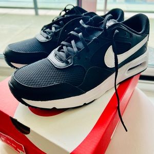Nike Women’s Air Max SC running shoes, cushioned and Lightweight.